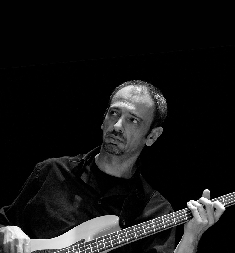 Francesco Saverio Capo si forma come bassista negli anni del liceo ed inizia l’attività professionale nel 1987 dopo la maturità classica. In seguito conseguirà il diploma accademico di I e II livello in discipline musicali – basso elettrico jazz (con il massimo dei voti più la lode) presso il Conservatorio L. Refice di Frosinone. Negli anni collabora, sia in studio che dal vivo (talvolta come autore, arrangiatore e produttore artistico), con diversi artisti e gruppi musicali tra i quali Don Backy, Bestaff, Marco Conidi, Niccolò Fabi, Alessandro Pitoni, Gino Paoli, Grazia Di Michele, Lanegra, Herbie Goins, Blue Messengers, Fontella Bass, Elisabeth Cutler, Piji, Nerocaffè, IYI Orchestra, Piergiorgio Faraglia, Carlo Valente. È presente in alcune delle principali produzioni pop degli ultimi anni fra cui P.I.M. Premio Italiano Musica, Concerto del 1° Maggio, Premio Recanati, Un disco per l’estate (Italia1), Night Express (Italia1), Festivalbar (Italia1), Roxy Bar (TMC2), Taratata (Rai1), Domenica in (Rai1), Radio Italia Live, Concerti di via Asiago (Radio2), Radionorba, Match Music, Radio Imago, TRSNotte, Quelli dello swing di Renzo Arbore. Prende parte ad importanti festival jazz tra i quali Wien Jazz Festival (Fontella Bass, 2001), Barga Jazz Festival (vincitore con Freedom Voice Trance, 2008), Alba Jazz Festival (Nerocaffè, 2012). Collabora alla registrazione di colonne sonore (sovente come autore) per film, fiction e docufilm: Un anno a primavera (A. Longoni, Rai Fiction, 2005), Basta un niente (I. Polidoro, 2006), Rino Gaetano – Ma il cielo è sempre più blu (M. Turco, Rai Fiction, 2007), L’ospite atteso (Artigiani Digitali, 2015), Ho freddo (Artigiani Digitali, 2015). È attivo anche in ambito teatrale con produzioni quali Mamma Mia (Stage Entertainment, 2011-2012), La strada per il paradiso (S. Leonardi, SDL2005, 2013), A letto dopo Carosello (M. Andreozzi, Viola Produzioni, 2016), Non si uccidono così anche i cavalli? (G. Fares, OTI, 2018). Nel 2013 inizia la collaborazione con il progetto CubeLoose.